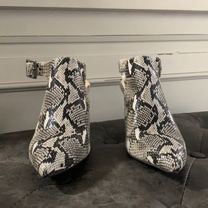 Snakeskin print sling backs size 6